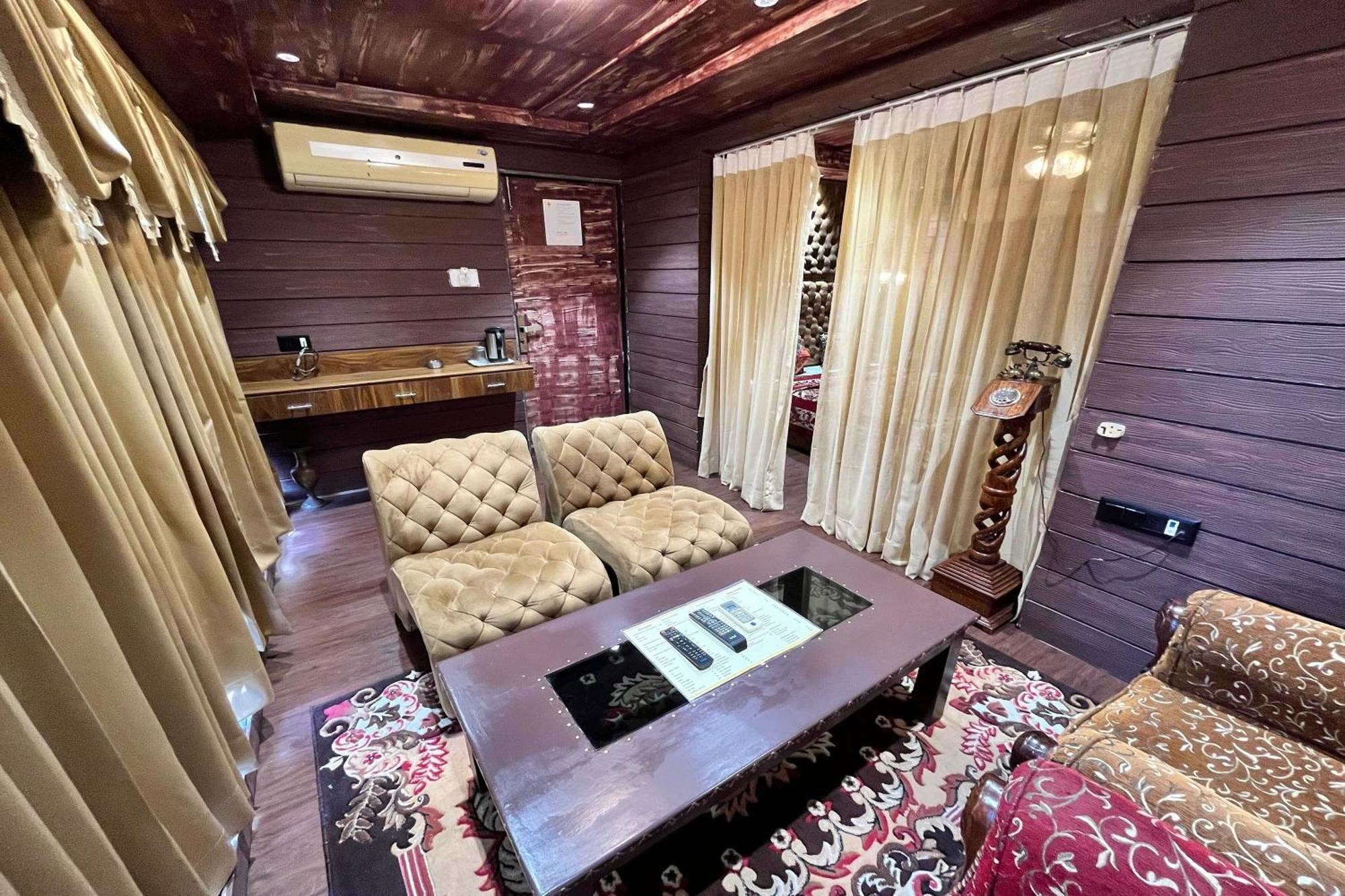 Hotel Shailly Inn Ahmedabad Exterior foto